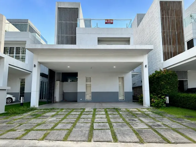 Luxury 3 Storey Zero Lot Bungalow in Lakefront Villa, Lakefront Villa,Cyberjaya, Cyberjaya, Selangor