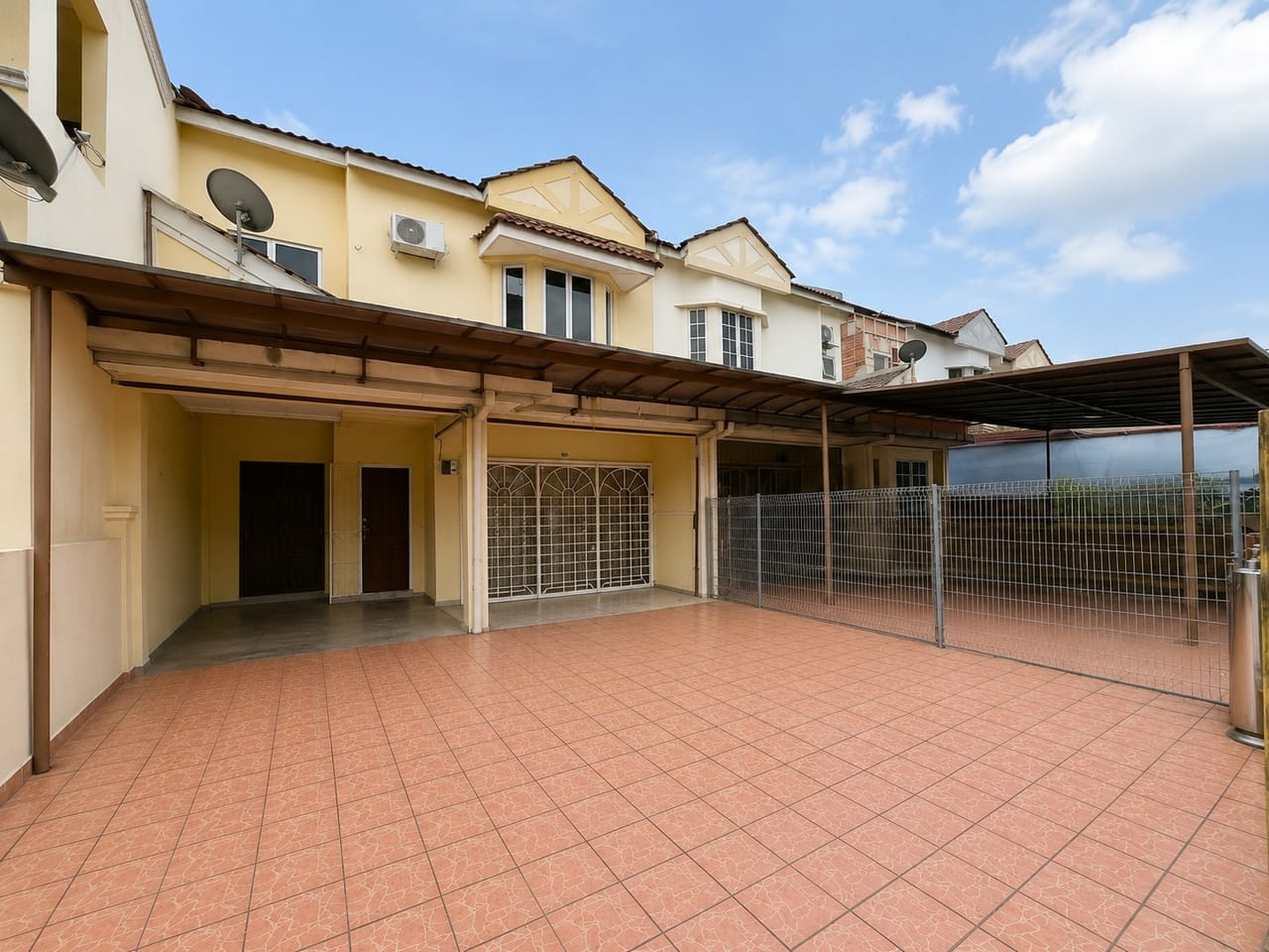 Terrace House, Alam Megah